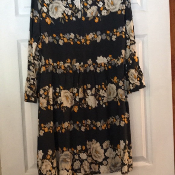 Ladies dress - Picture 5 of 10